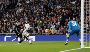 Vinicius, tras un remate a la portería de Onana, se retiró lesionado.