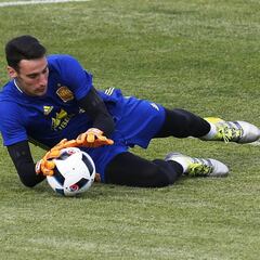 Sergio Rico avisa: "No se puede estar en casa toda la vida"