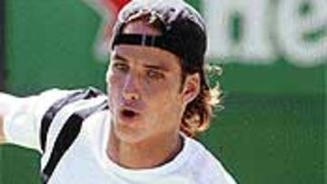 <b>NO PUDO REPETIR.</B> Se acabó la primera participación de Feliciano López en el Open de Australia y llegó ante el marroquí El Aynaoui, un rival al que no hace mucho batió en el Open de Madrid en un épico partido, preámbulo de otro partidazo en el que perdió con Agassi pero que le lanzó al estrellato.