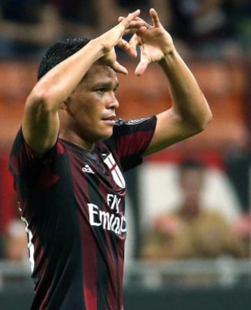 Milan le gana 2-1 al Empoli con gran actuación del goleador Carlos Bacca