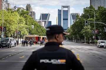 Portavoz de Emergencias Madrid: "Se ha producido una fuga de gas a la altura del número 142 de La Castellana y está cortada toda esa zona, pegada al estadio y a la plaza de Lima".