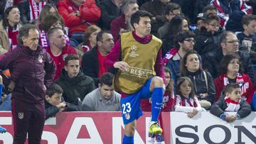 Gaitán, suplente durante un partido del Atlético.