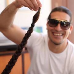 Pinto se corta medio metro de trenza para donar su pelo