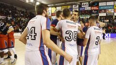 Los jugadores del Obradoiro celebran la victoria ante el Baxi Manresa.