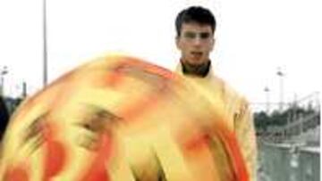 A FRENAR EL CHAPARRÓN DEPORTIVISTA. Pavón intentará secar al delantero que finalmente Irureta decida alinear. El joven defensa madridista vivirá su primer enfrentamiento con el Deportivo de La Coruña.