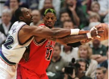 Rodman jug車 911 partidos en su carrera en temporada regular, donde Logr車 6.683 puntos y 11.954 rebotes.