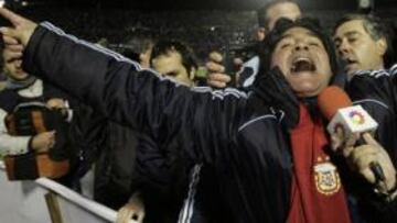 NUMERITO. Diego Armando Maradona celebró con rabia la clasificación de la albiceleste para el Mundial de Suráfrica y la emprendió contra los periodistas argentinos. "Ahora que la chupen", dijo.