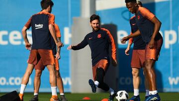 ¿Alguna vez imaginaron a Mina mareando a Messi en un bobito?