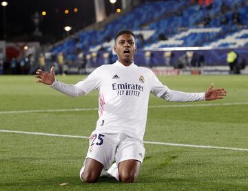 3-2. Rodrygo Goes celebró el tercer gol.