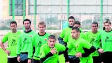 <b>LISTOS. </b>La plantilla del Elche se entrenó ayer en el anexo del Martínez Valero para preparar el partido ante el Betis.