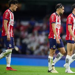 VAR le anula gol a Chivas contra Cruz Azul