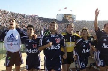 Los azules repitieron el título en el 2000, tras superar 2-1 a SAntiago Morning en la final.