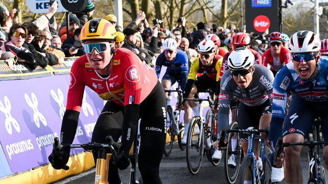 Waerenskjold sorprende al esprint en la Omloop Nieuwsblad