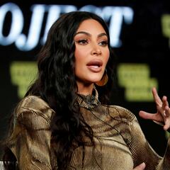 Kim Kardashian gets serenaded by Usher after finally attending Las Vegas show