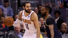 Ricky Rubio y Mike Conley, durante un partido de la NBA que enfrentaba a los Phoenix Suns y a los Utah Jazz