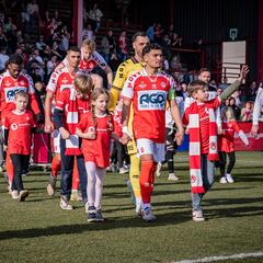 Es capitán en Europa y sueña con volver a la Roja: “Veo los partidos de Chile con mi familia, todos queremos ir al Mundial”