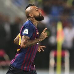 Vidal debuta ante Sevilla y festeja su primer título en Barcelona