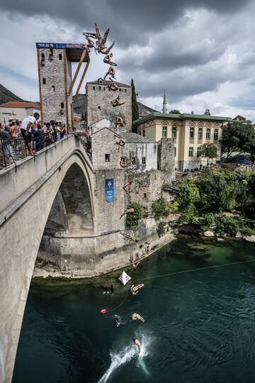 Composición de 20 imágenes de Catalin Preda desde la plataforma del puente Stari Most.