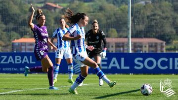 Amaiur Sarriegi remata a portería con la Real en la jornada 5 de la Liga femenina.