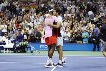 Partido de semifinales del US Open de tenis entre Carlos Alcaraz y Frances Tiafoe.