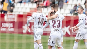 Los jugadores del Albacete Balompié celebran un gol.