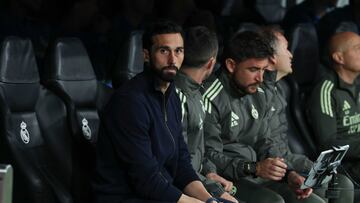 MADRID, 07/04/2026.- El técnico del Real Madrid, Álvaro Arbeloa, antes del inicio del encuentro correspondiente a la ida de los cuartos de final de la Liga de Campeones que disputan este martes Real Madrid y Bayern Munich en el estadio Santiago Bernabéu, en Madrid. EFE/ Kiko Huesca
