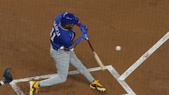 Este es el momento en el que Maikel García recibe el MVP del Clásico Mundial de Béisbol