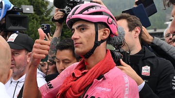 Sestriere (Italy), 31/05/2025.- Mexican rider Isaac Del Toro of UAE Team Emirates XRG reacts after crossing the finish line of the 20th stage of the Giro d'Italia cycling race over 205 km from Verres to Sestriere, 31 May 2025. (Ciclismo, Italia) EFE/EPA/LUCA ZENNARO