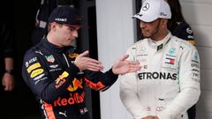 Max Verstappen habla con Lewis Hamilton en el GP de Brasil de 2019.