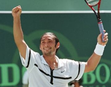 Un 29 de marzo de 1998, Marcelo R&iacute;os se consagra como el primer n&uacute;mero uno del mundo latinoamericano. El chileno derrot&oacute; a Andr&eacute; Agassi en la final de Key Biscayne.