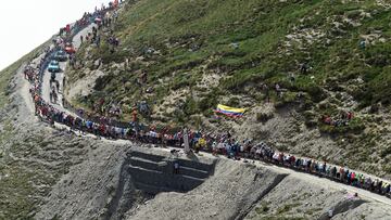 Imagen del pelotón camino del Tourmalet en el Tour de Francia 2019.