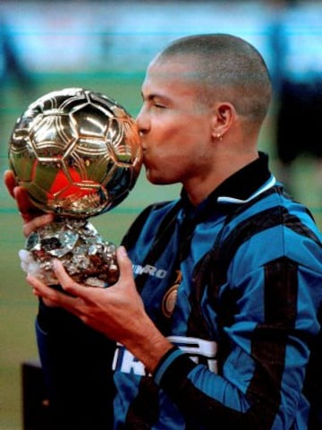 En diciembre de 1997, ya en las filas del Inter de Milán, Ronaldo conquistó su primer balón de oro.