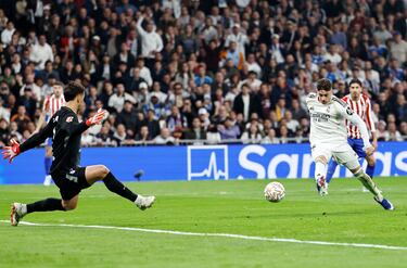 Valverde aparece desde atrás para aprovechar un balón suelto, sumándose al ataque justo cuando el Madrid aumentaba su presión en el inicio de la segunda parte.
