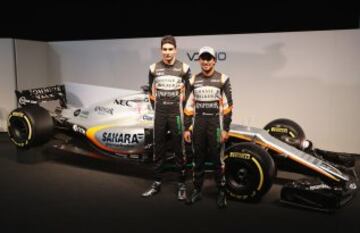 El mejicano Sergio Perez y el francés Esteban Ocon, pilotos titulares de Force India, presentaron el nuevo VJM10 para la temporada 2017.