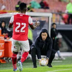 Ídolo de Santa Fe defiende de las críticas al equipo y su DT