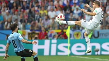 NIZHNY NOVGOROD, RUSSIA - JULY 06:  Lucas Hernandez of France controls the ball during the 2018 FIFA World Cup Russia Quarter Final match between Uruguay and France at Nizhny Novgorod Stadium on July 6, 2018 in Nizhny Novgorod, Russia.  (Photo by Alexande