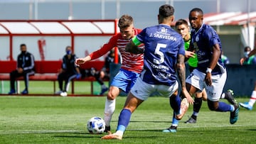 Imagen del partido entre el Recreativo Granada y el Marino