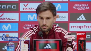 Álex Baena, en conferencia de prensa, previo al amistoso ante Serbia.