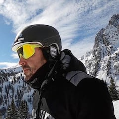 Fernando Alonso, entre Márquez y un aficionado de Leganés