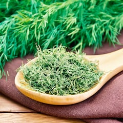 Compra eneldo en el supermercado, se sorprende de la mala calidad y se asombra aún más al saber el país de origen