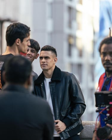 Borré recibe cariño de hinchas en las calles de Porto Alegre