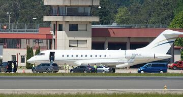 Panorámica del avión privado que ha traído a Juan Carlos I a Vigo desde Londres. 
