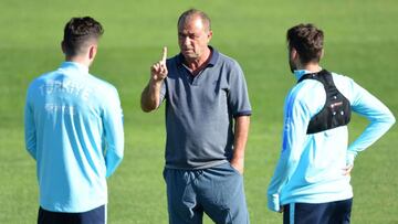 Terim, con problemas atrás: Topaz y Gonul no entrenaron