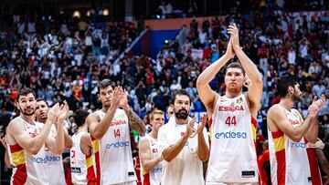 La Selección Española de baloncesto masculino saluda a los aficionados tras ser eliminada del último Mundial -
