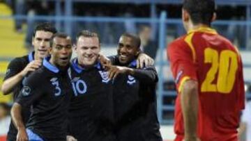 <b>PARECÍA SENTENCIAR. </B>Inglaterra celebra el segundo gol, de Bent.