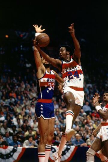 Fue elegido tres veces MVP (1979, 1982, 1983) de la Regular Season. En 1983 ganó su primer y único anillo con los Sixers tras barrer a los Lakers (4-0) en unas Finales en las que también fue designado como jugador más valioso. Está considerado entre los 5