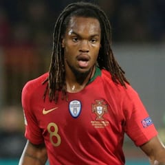 Barcelona weigh up pros and cons of signing Renato Sanches