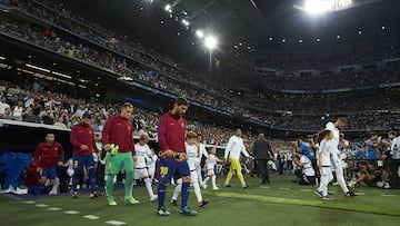 Bar&ccedil;a y Real Madrid, a su salida al Bernab&eacute;u en la Supercopa de esta temporada.