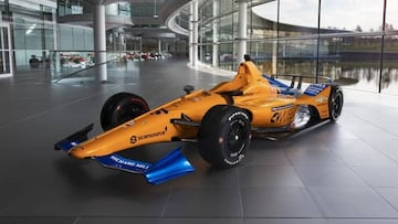 Fernando Alonso presenta el McLaren de la Triple Corona