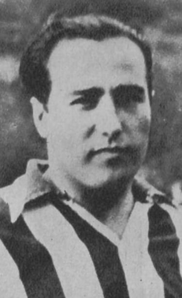 El defensa asturiano llegó al Atlético de Madrid en 1919 donde jugó hasta 1926, en total disputó 40 partidos en los que marcó 2 goles. Defendió los colores del Real Oviedo entre 1926 y 1929. 